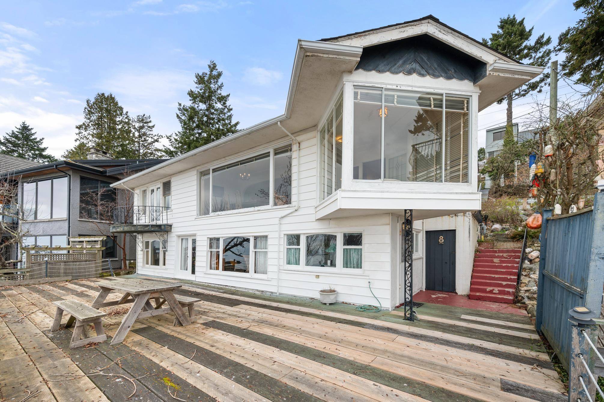 White Rock, BC V4B 1B3,14458 MARINE DR