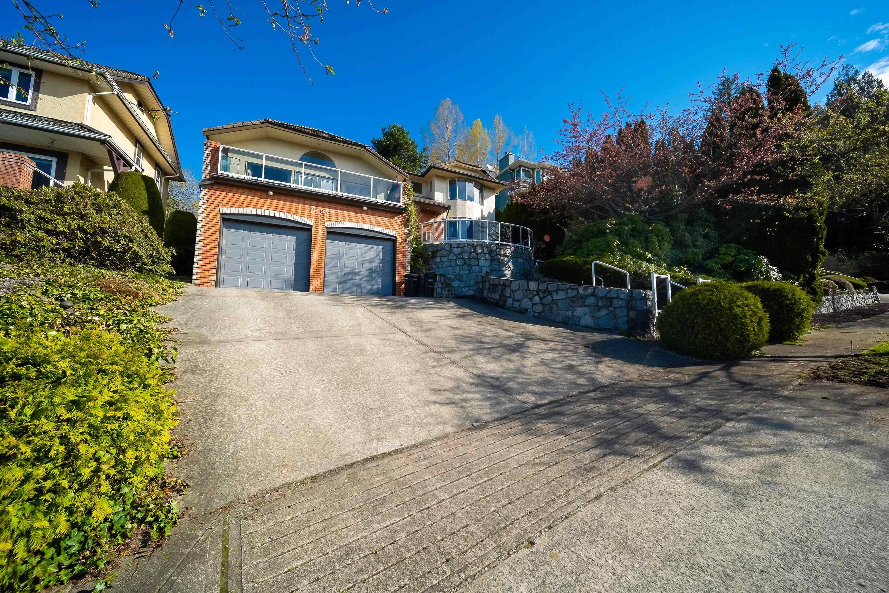 Burnaby, BC V5A 4N1,7607 ARVIN CT