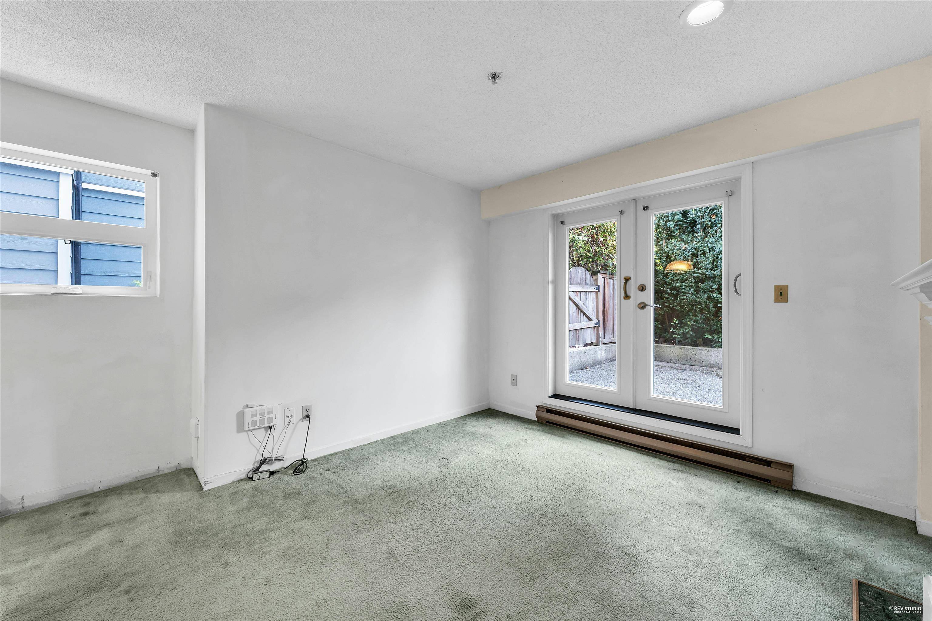 Vancouver, BC V5Z 1R1,828 W 14TH AVE #104