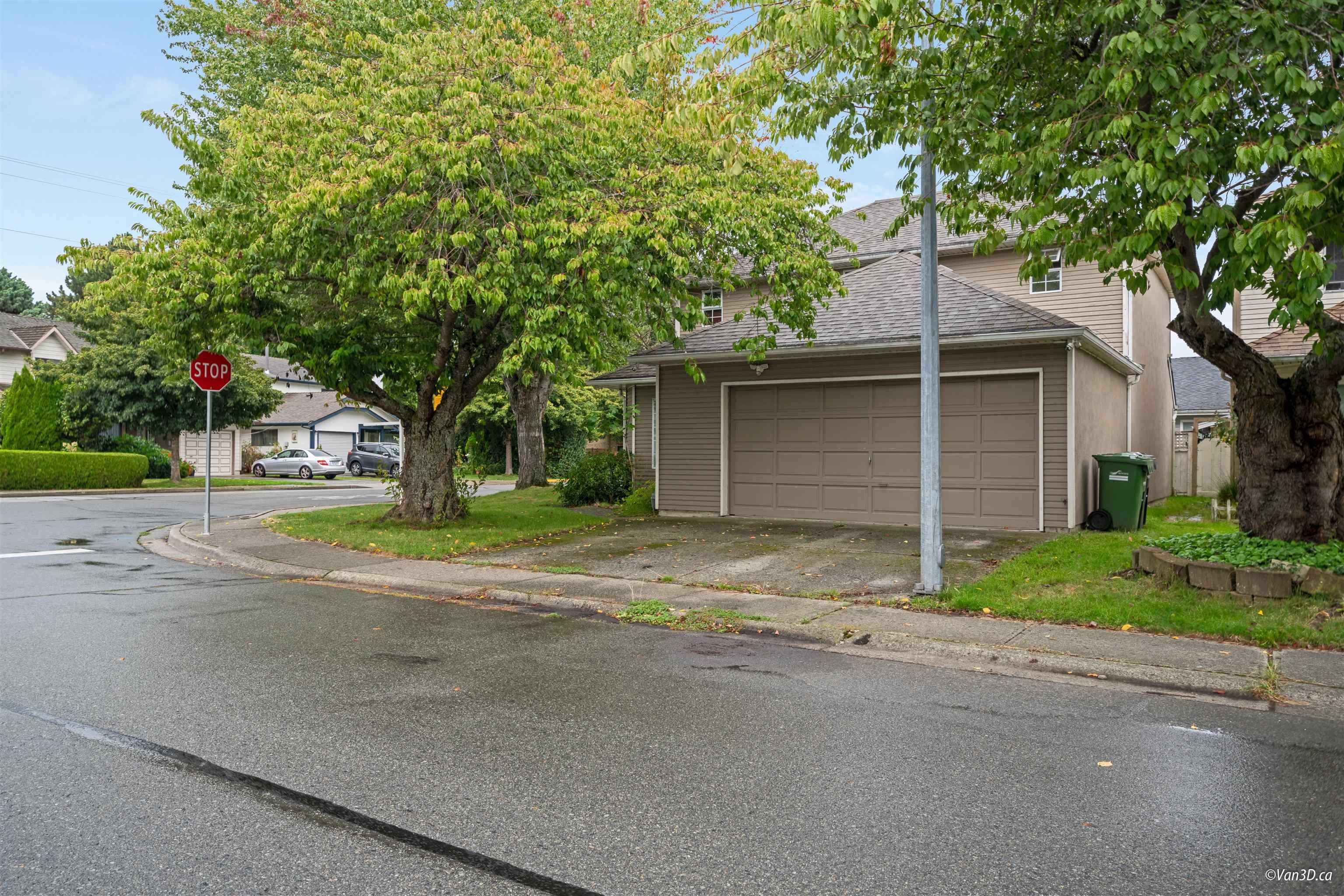 Richmond, BC V7C 5E4,6220 LYNAS LN