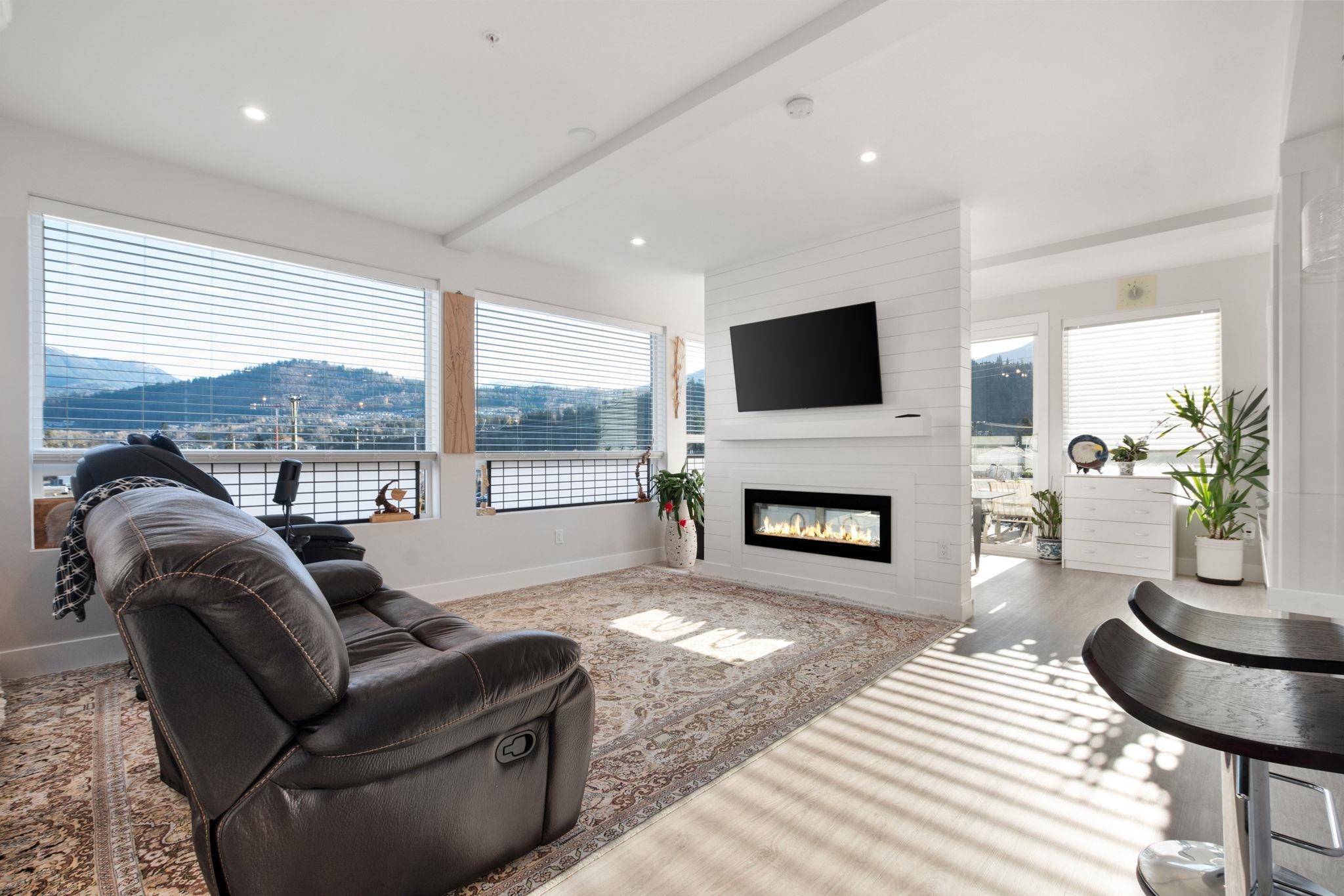 Chilliwack, BC V2R 2H1,45757 WATSON RD #404