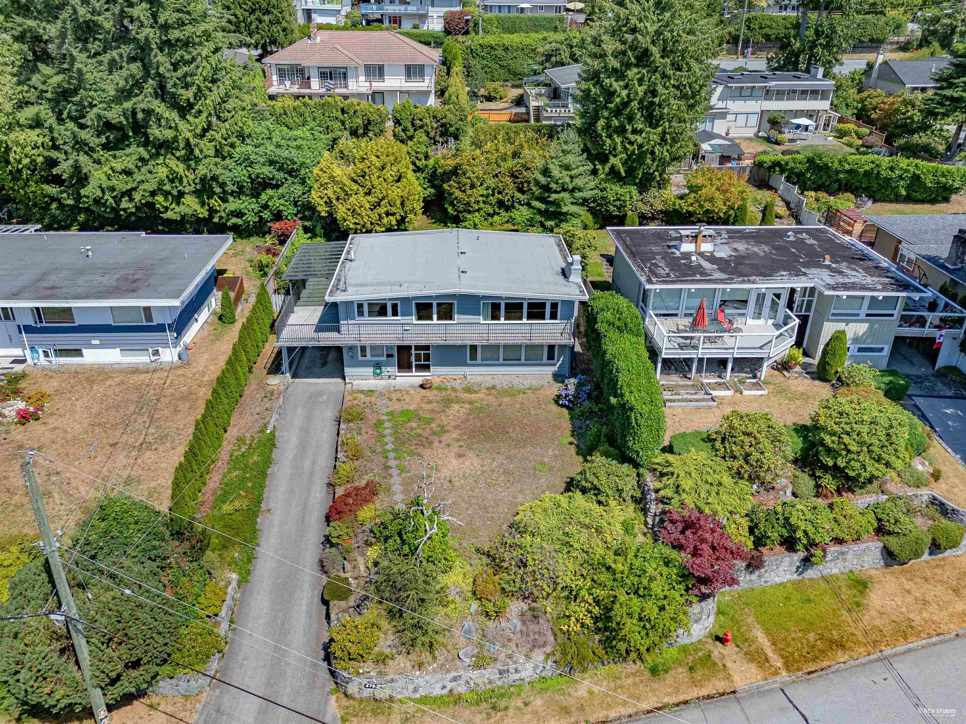 North Vancouver, BC V7N 3C3,472 CRESTWOOD AVE