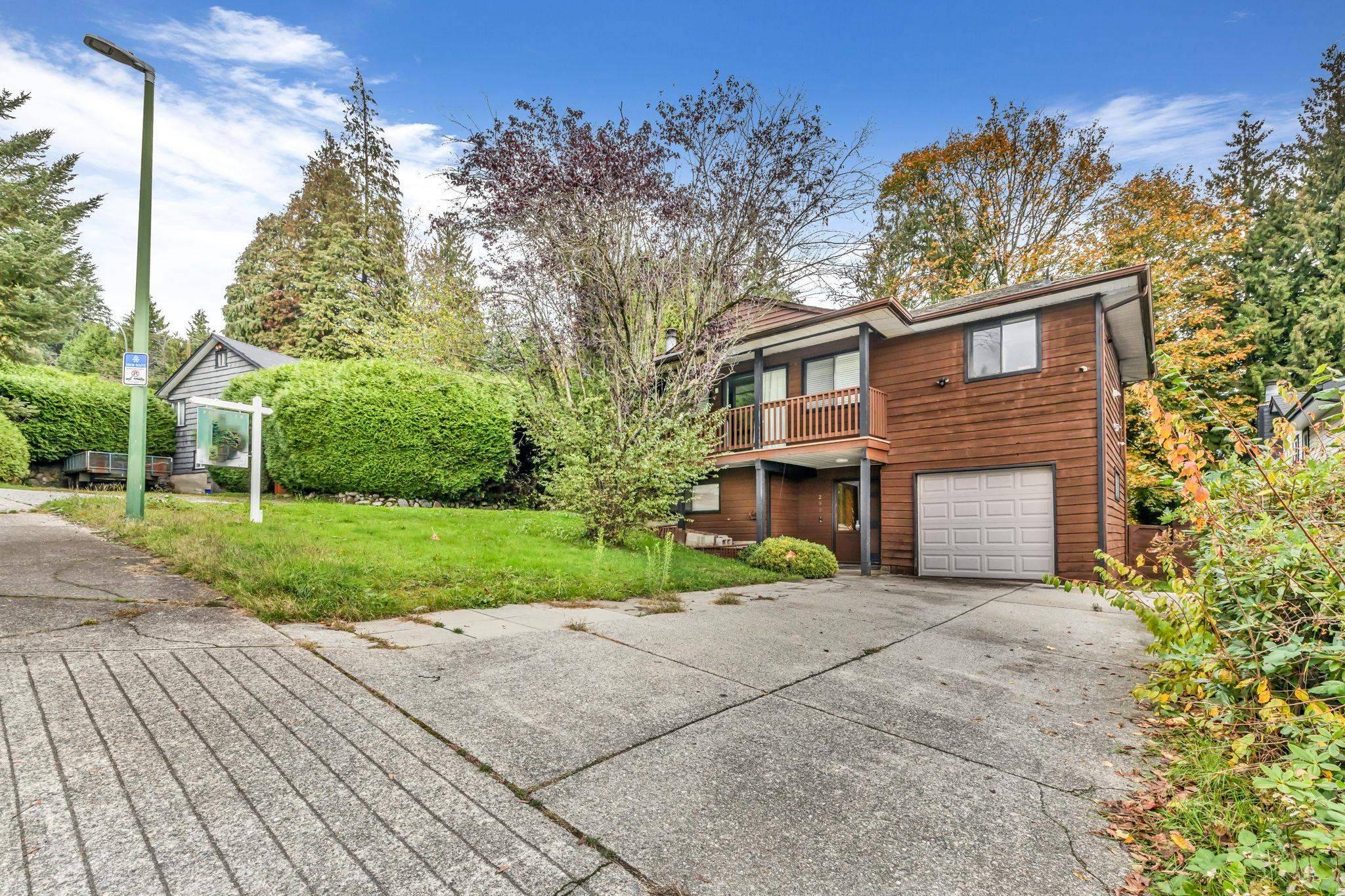 Coquitlam, BC V3K 6B3,295 SOLAR CT