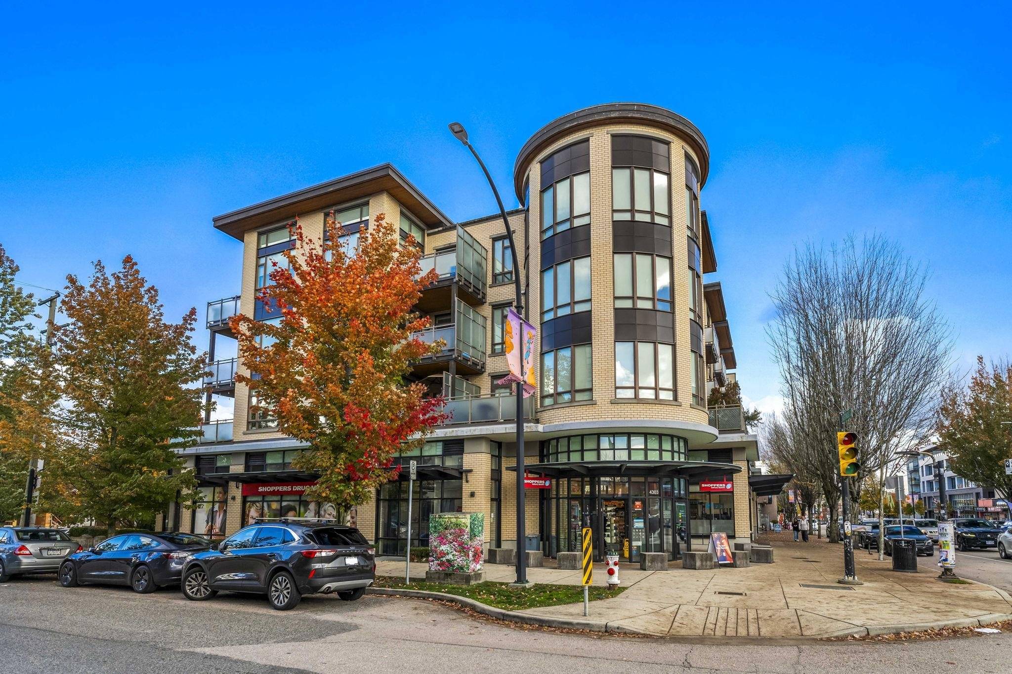 Burnaby, BC V5C 2J7,4307 HASTINGS ST #307