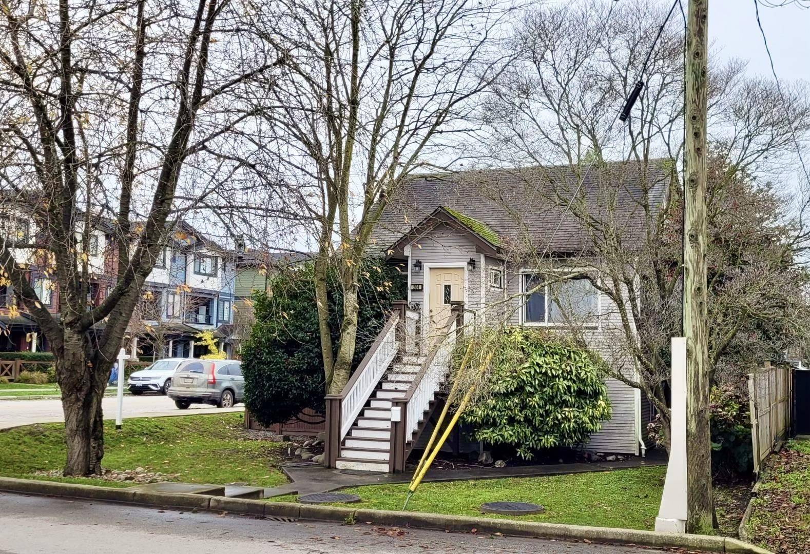 New Westminster, BC V3M 5K4,204 WOOD ST