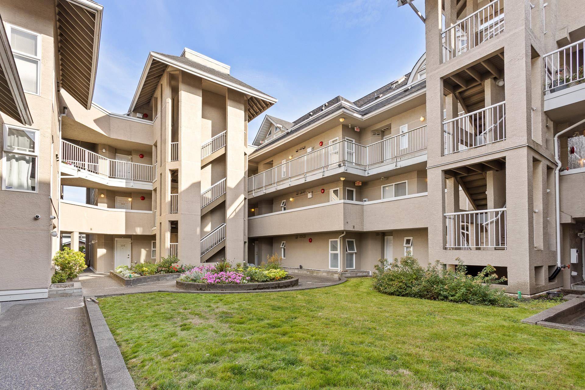 Port Coquitlam, BC V3B 1T4,1570 PRAIRIE AVE #110