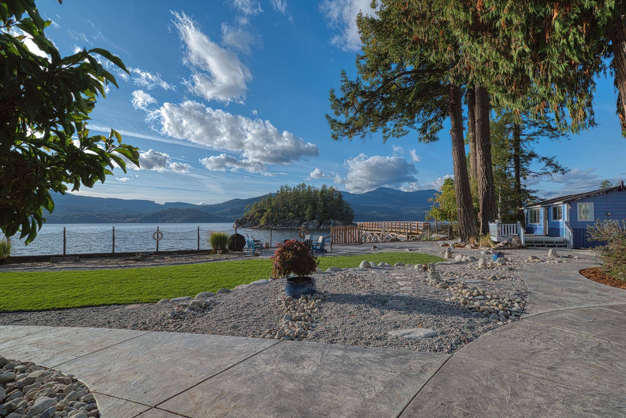 Sechelt, BC V7Z 0C5,7629 SECHELT INLET RD