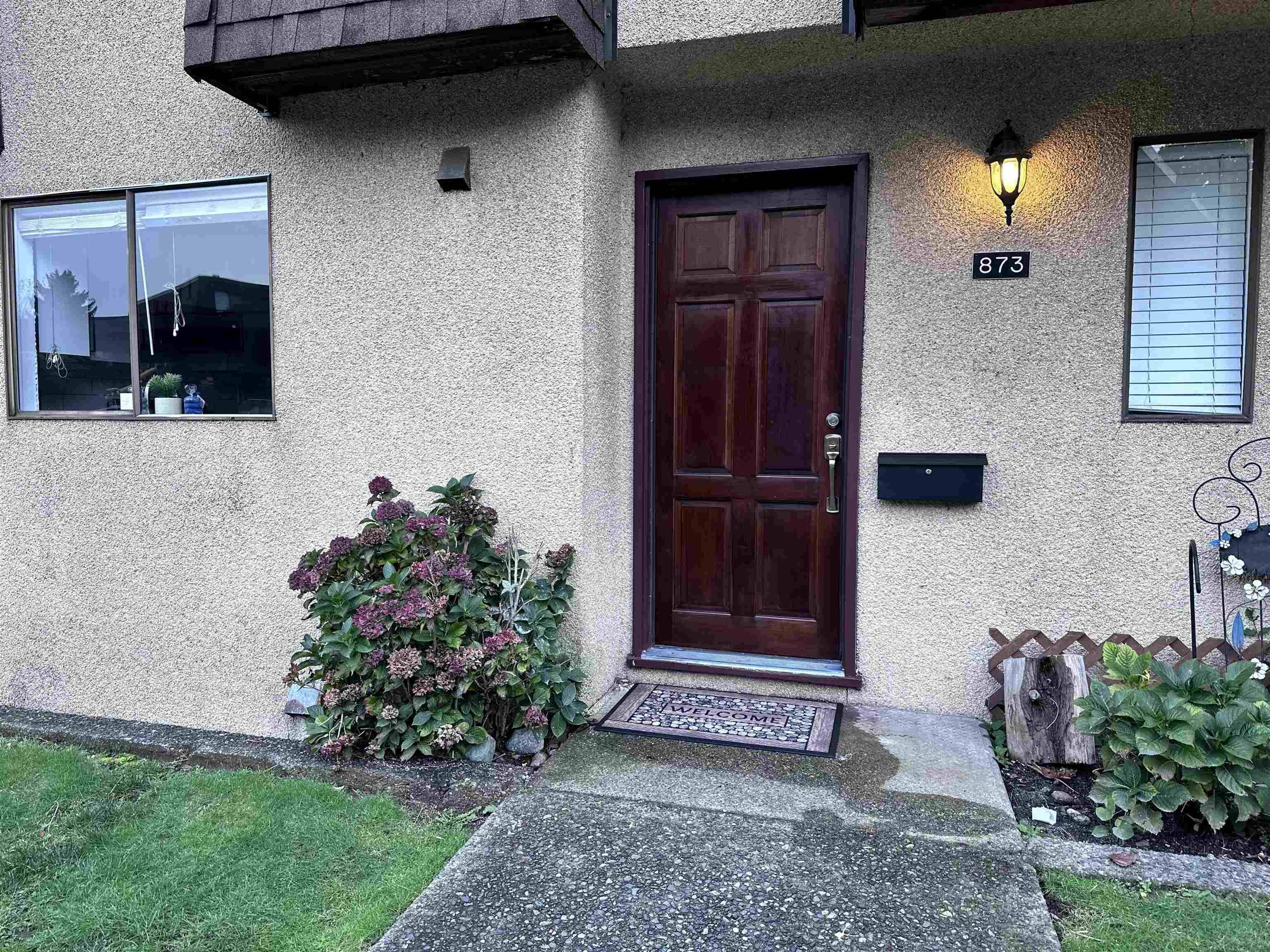 North Vancouver, BC V7J 2H6,873 OLD LILLOOET RD