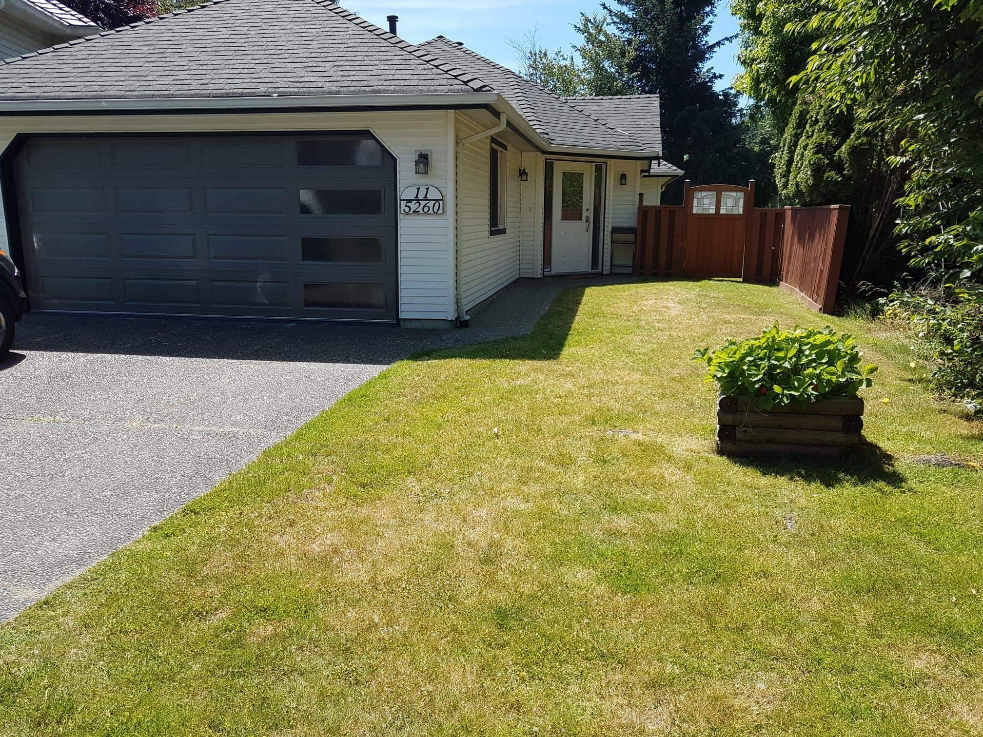 Delta, BC V4K 4Y4,5260 FERRY RD #11