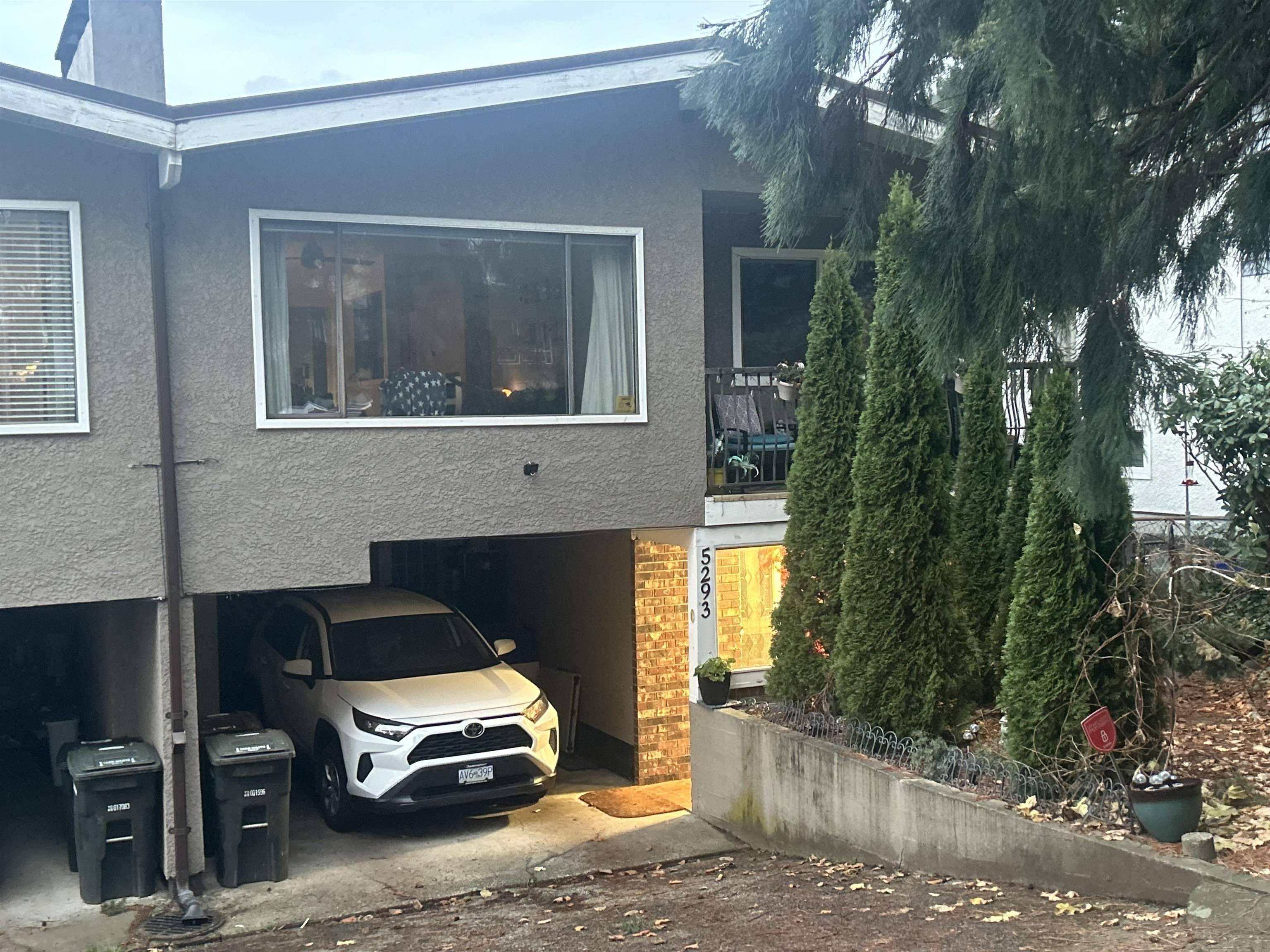 Burnaby, BC V5G 1B6,5293 MANOR ST