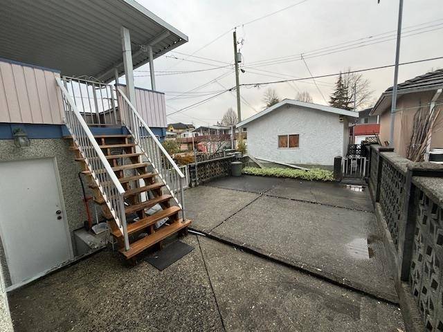 Vancouver, BC V5R 2Y1,2558 E 42ND AVE