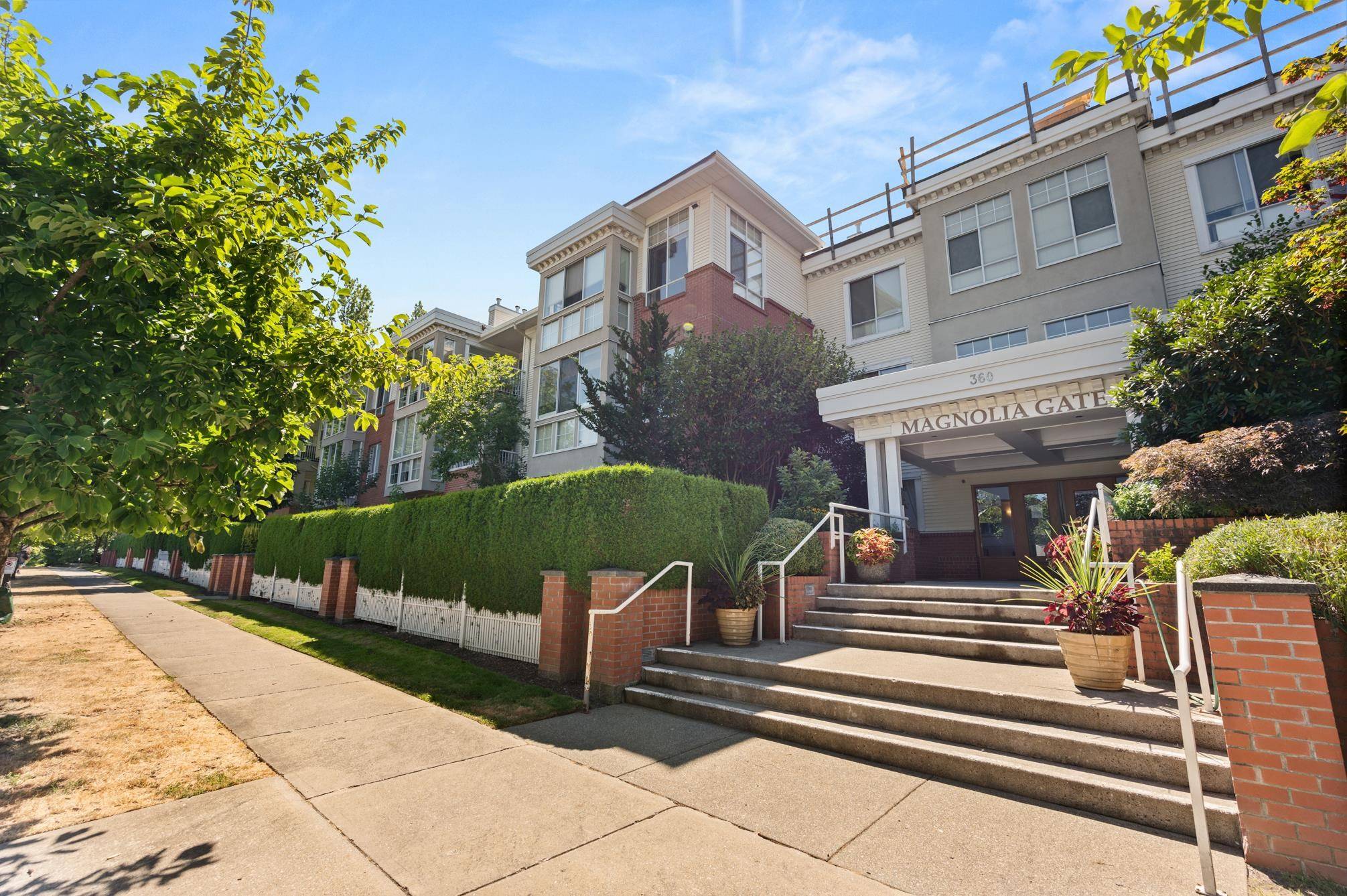 Vancouver, BC V5W 4B9,360 E 36TH AVE #207