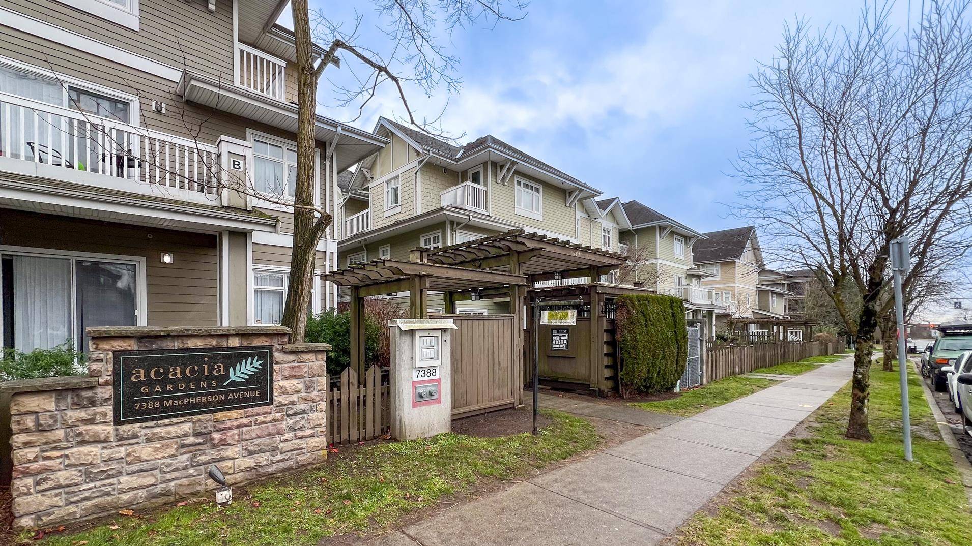 Burnaby, BC V5J 0A1,7388 MACPHERSON AVE #40