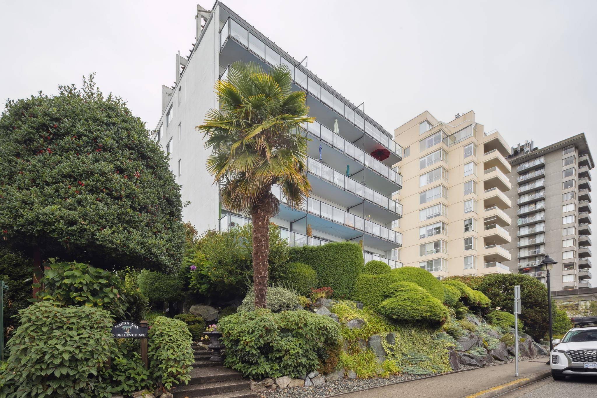 West Vancouver, BC V7V 1B2,1845 BELLEVUE AVE #102