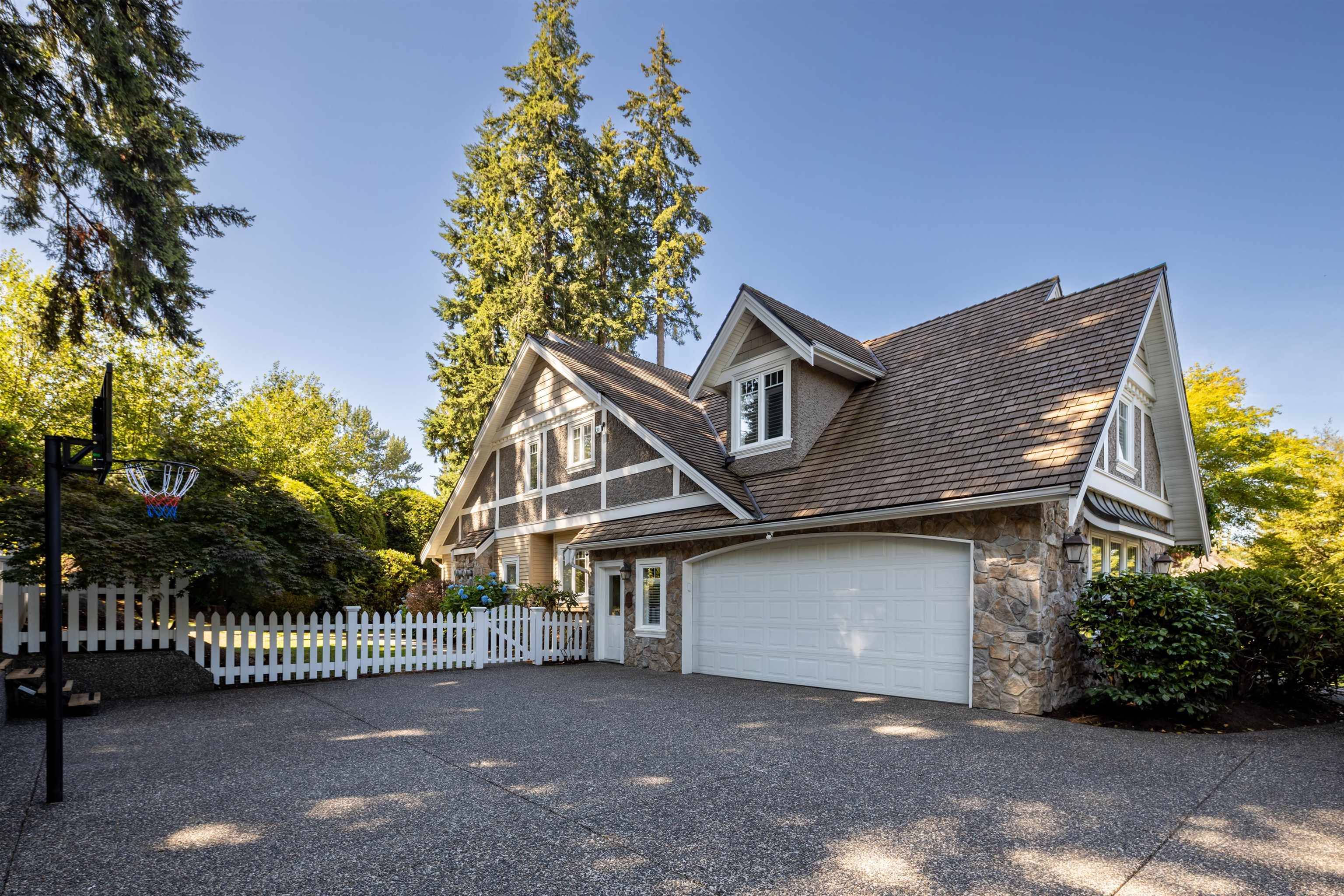 Surrey, BC V4A 9W8,2296 CHANTRELL PARK DR