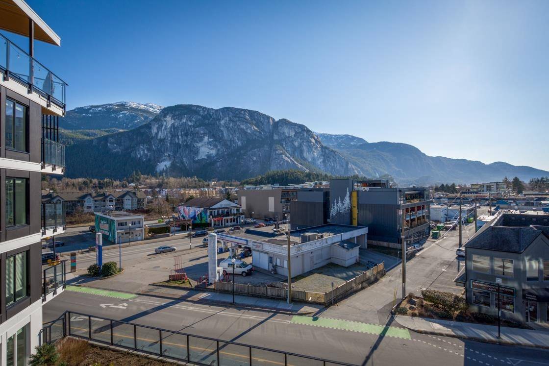 Squamish, BC V8B 0J8,1365 PEMBERTON AVE #416