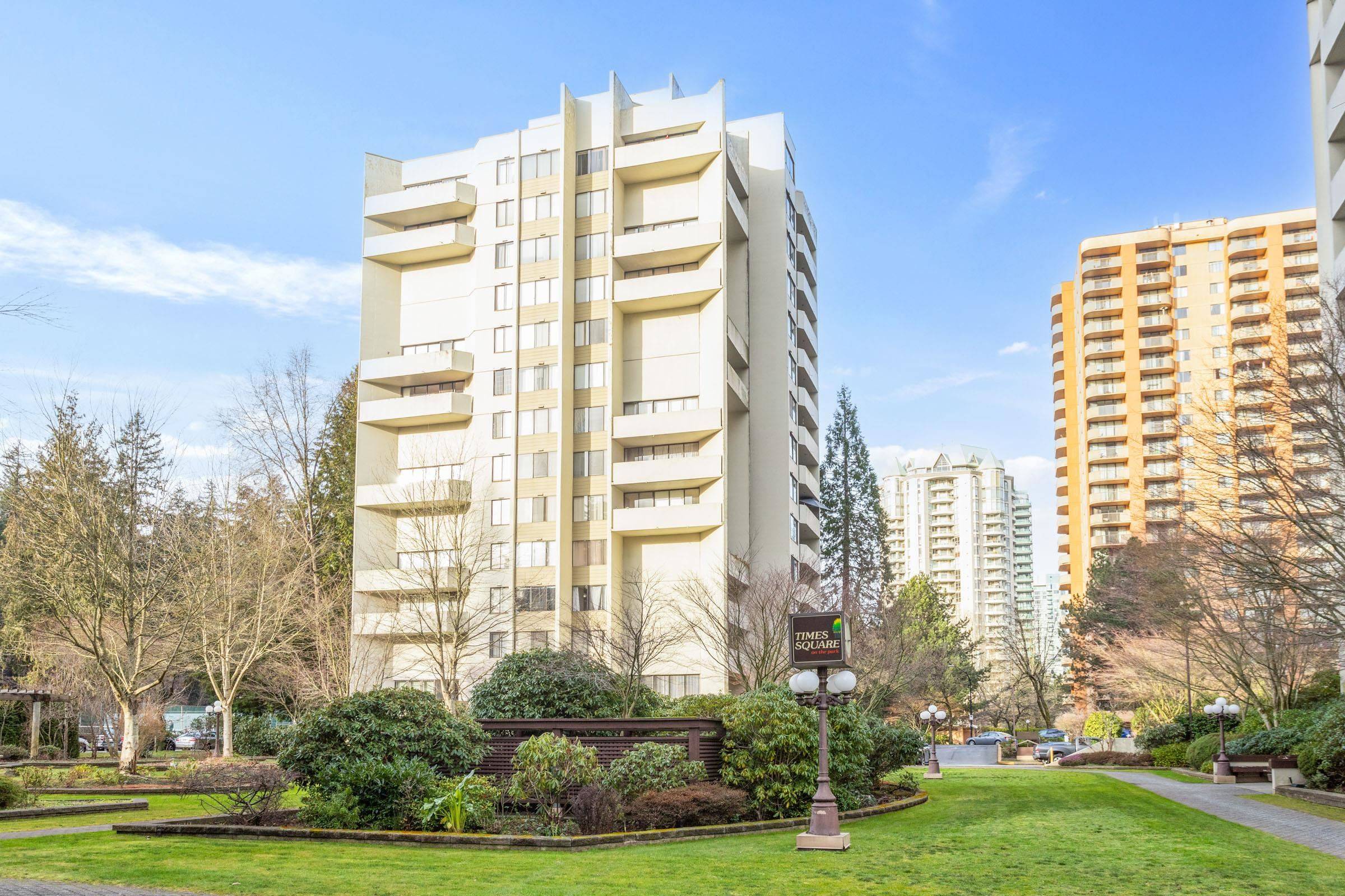 Burnaby, BC V5H 4A7,4200 MAYBERRY ST #204