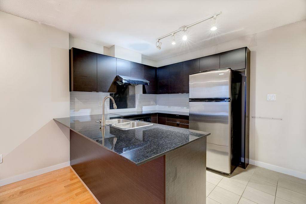 Burnaby, BC V5C 0A1,4178 DAWSON ST #1801