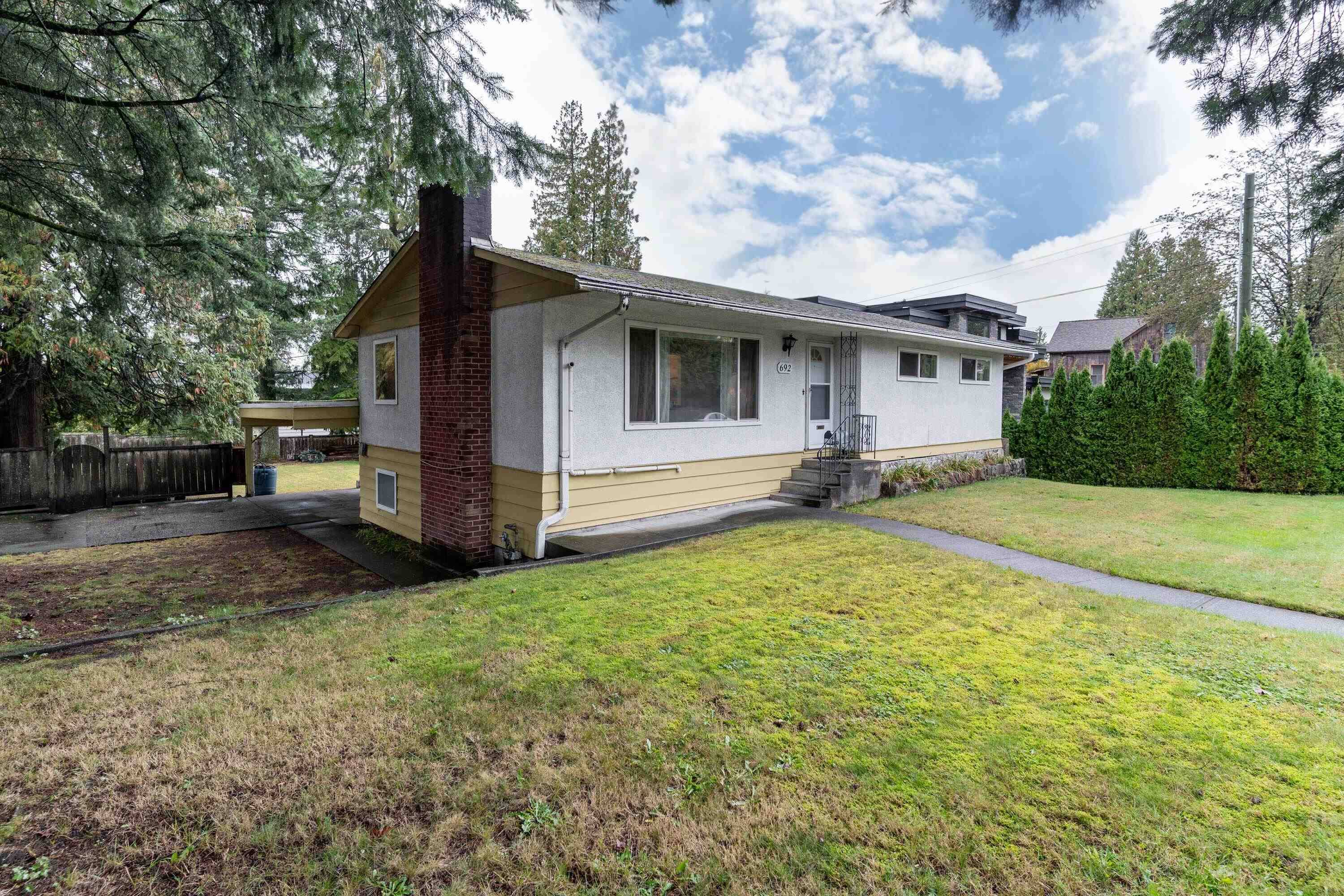 Coquitlam, BC V3J 4R9,692 BLUE MOUNTAIN ST