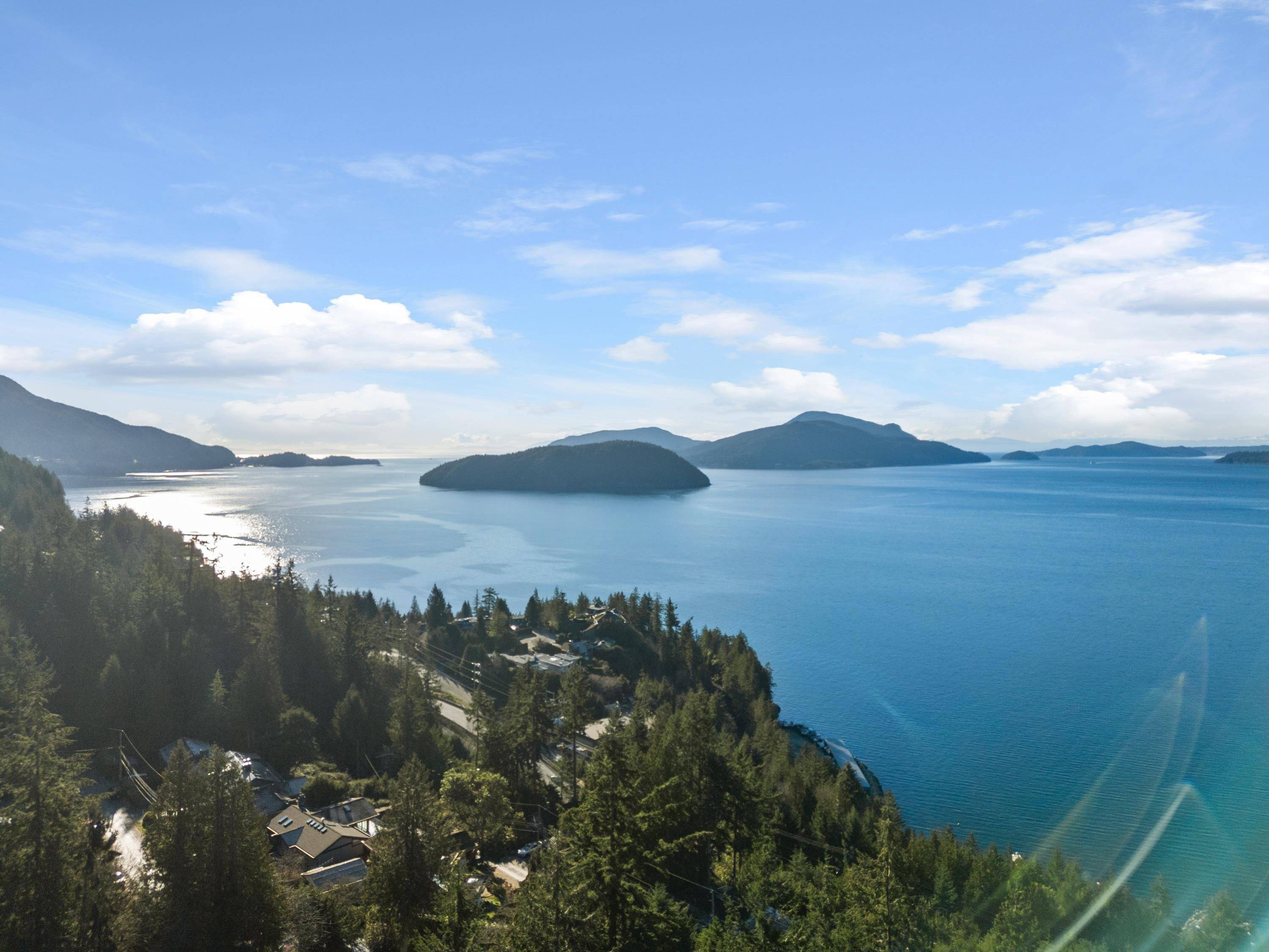 Lions Bay, BC V0N 2E0,135 OCEANVIEW RD