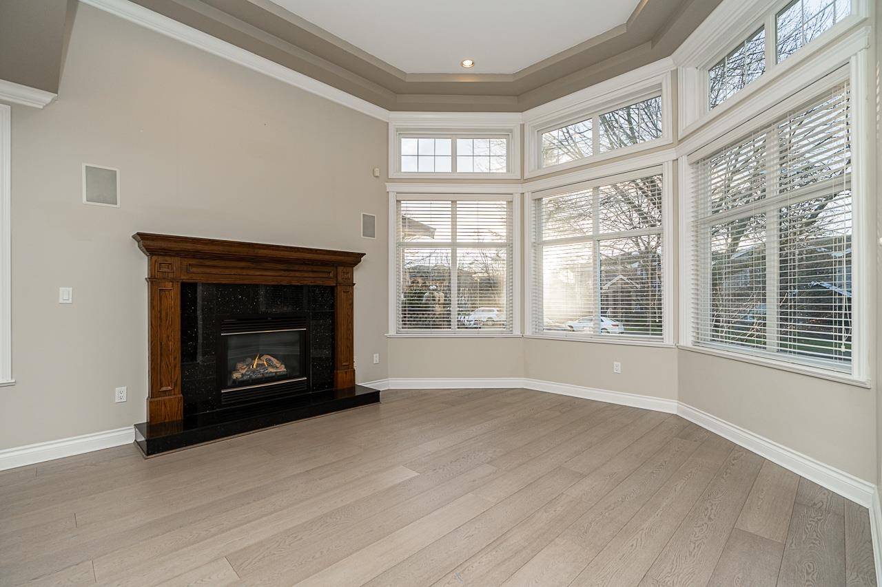Burnaby, BC V5E 2P4,6442 LAKEVIEW AVE