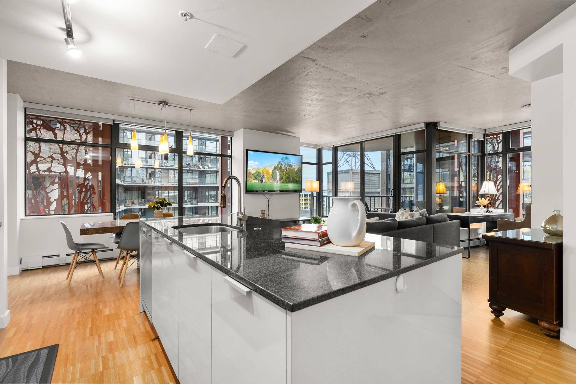 Vancouver, BC V6B 0E6,128 W CORDOVA ST #1406