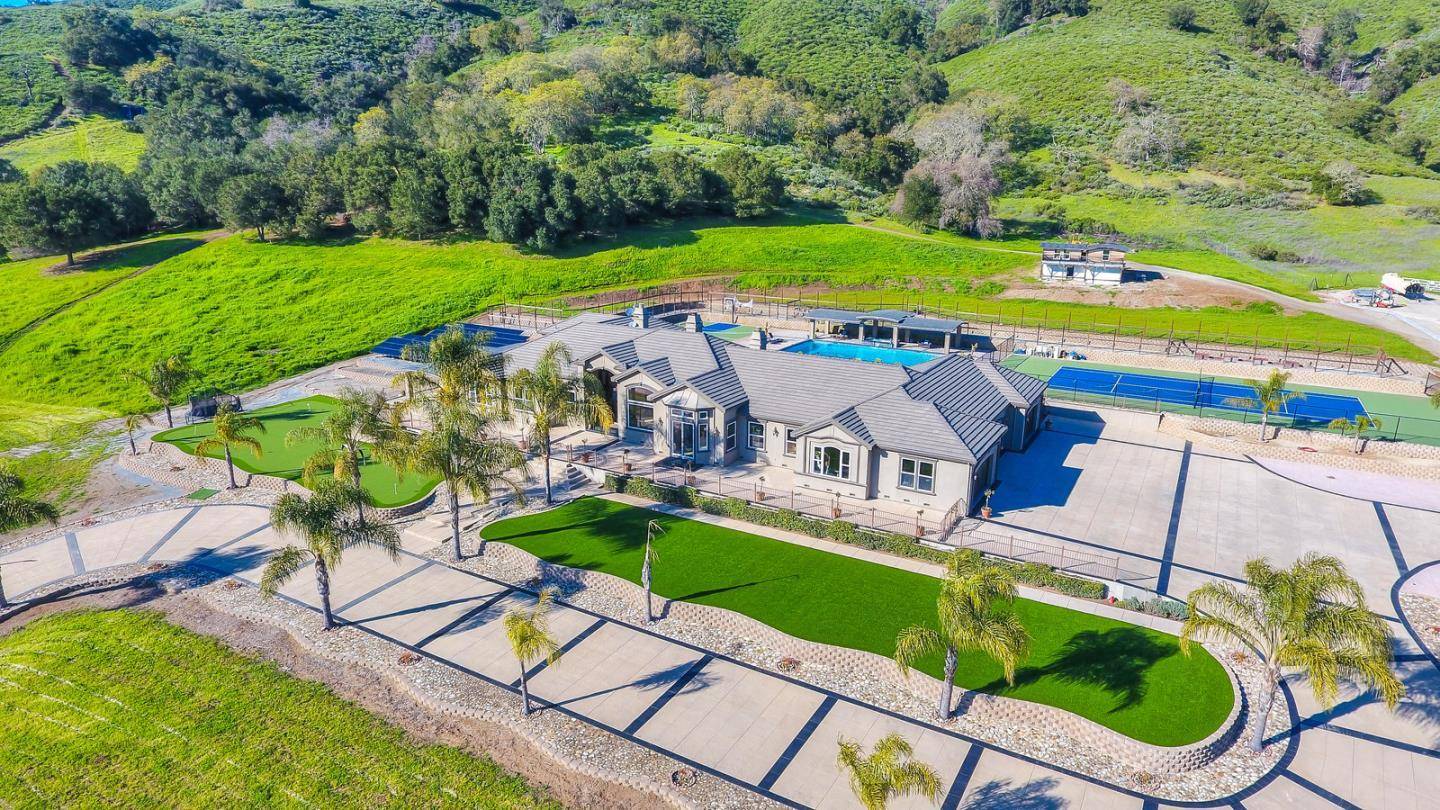 Gilroy, CA 95020,2995 Day RD