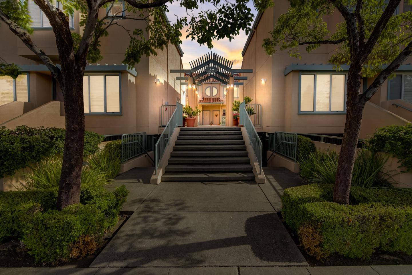 San Mateo, CA 94403,25 McAker CT #112