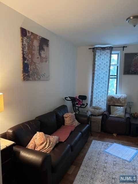 Weehawken, NJ 07086,845 Boulevard East  #2D