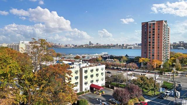 Edgewater, NJ 07020,4-8 Columbia Terrace