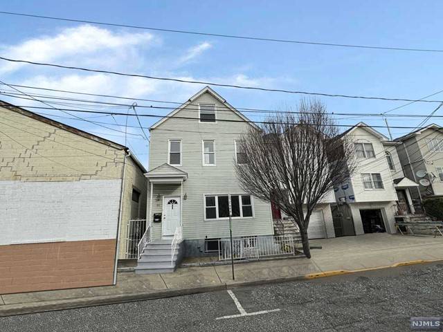 East Newark, NJ 07029,31 Searing Avenue