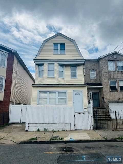 Newark, NJ 07112,124 Hawthorne Avenue