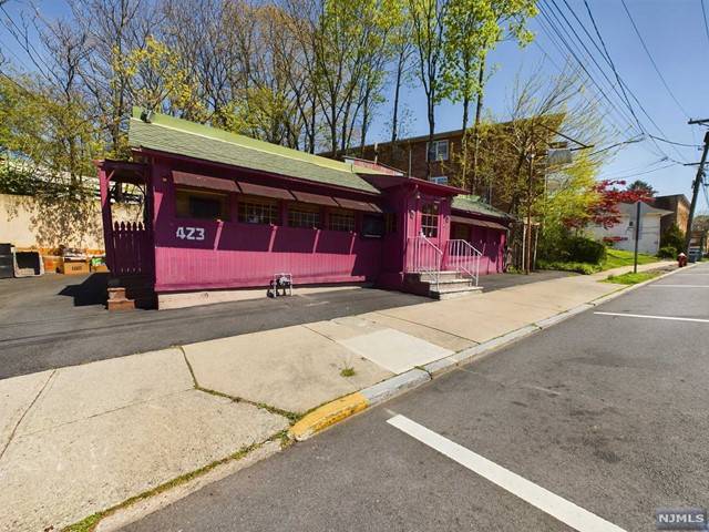 East Rutherford, NJ 07073,423 Paterson Avenue