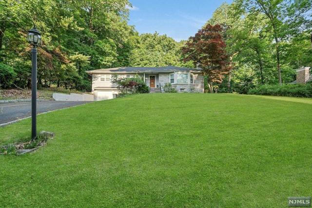 Upper Saddle River, NJ 07458,32 Lilline Lane