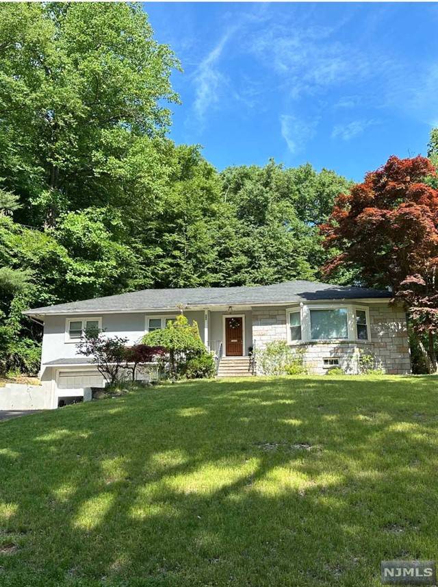 Upper Saddle River, NJ 07458,32 Lilline Lane