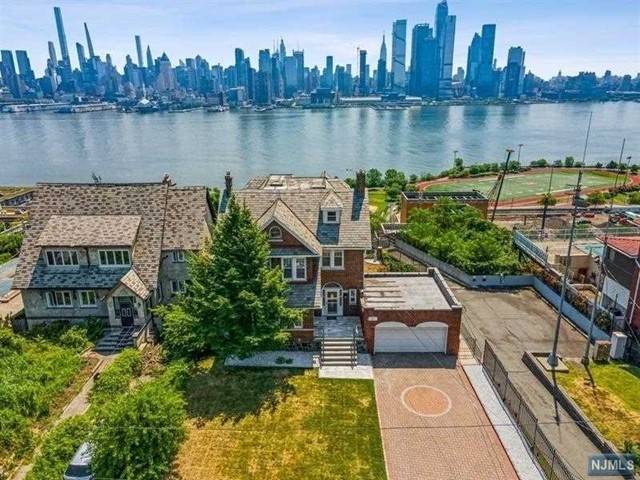 Weehawken, NJ 07086,45 Kingswood Road