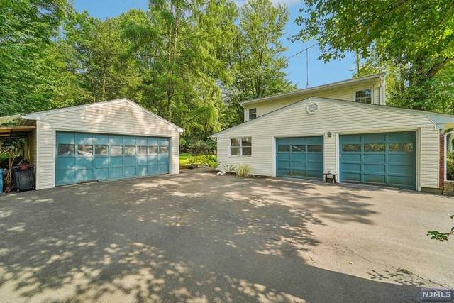 Wyckoff, NJ 07481,308 Joan Place