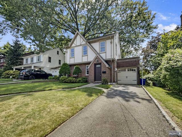 Tenafly, NJ 07670,22 Elm Street