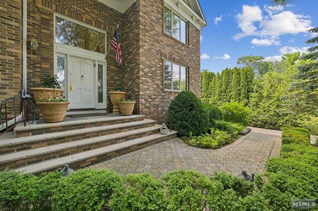 Upper Saddle River, NJ 07458,30 Sunflower Drive