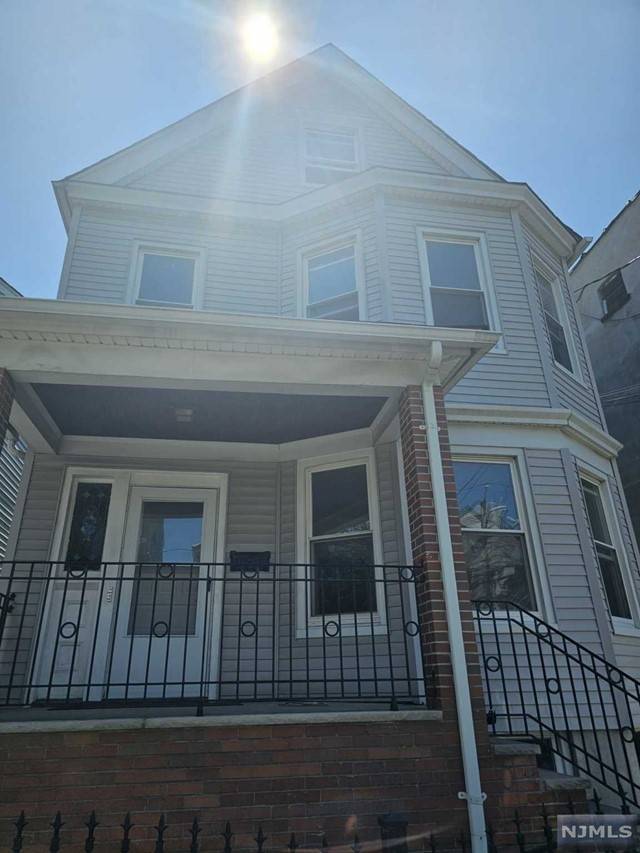 Kearny, NJ 07032,356 Highland Avenue #2