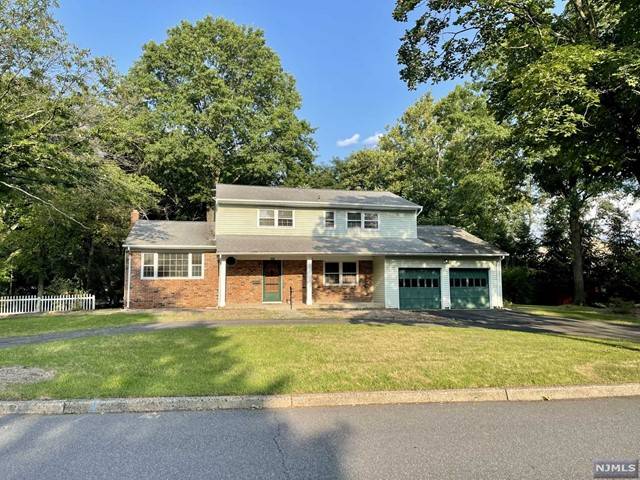 Ridgewood, NJ 07450,338 Queens Court