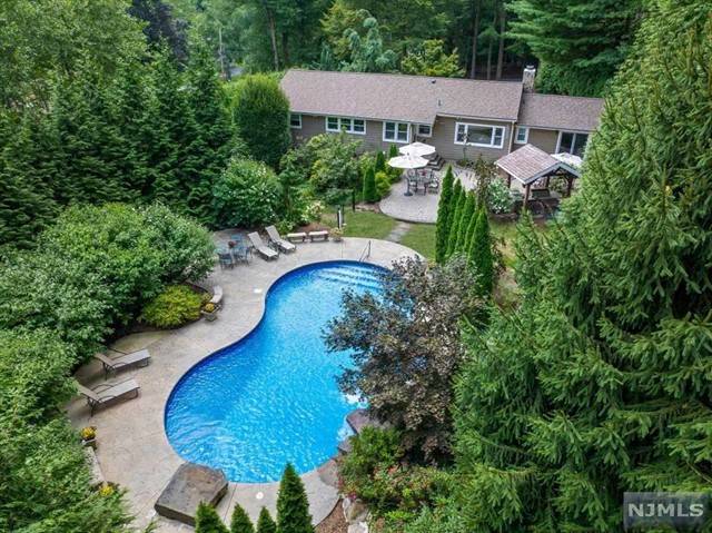 Upper Saddle River, NJ 07458,27 Pinehill Drive