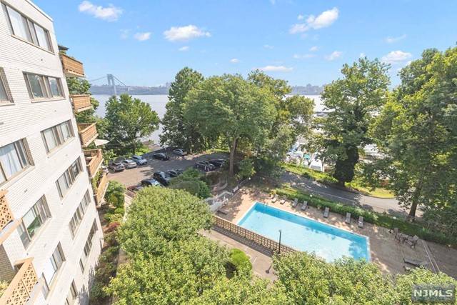 Edgewater, NJ 07020,1375 River Road #4D