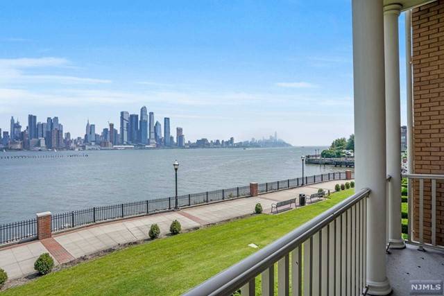 Weehawken, NJ 07086,13 Regency Place