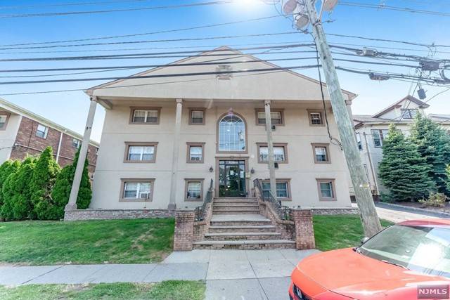 Elizabeth, NJ 07202,826 West Grand Street #2H