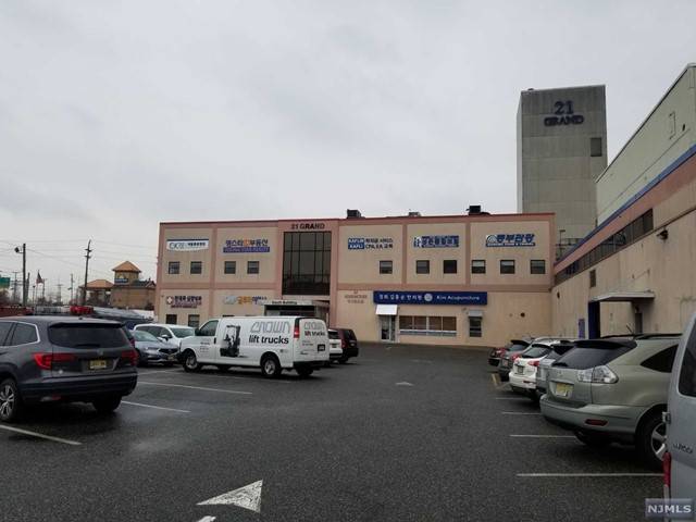 Palisades Park, NJ 07650,21 Grand Avenue