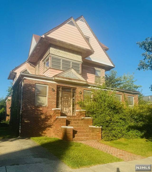 Hasbrouck Heights, NJ 07604,253 Washington Place