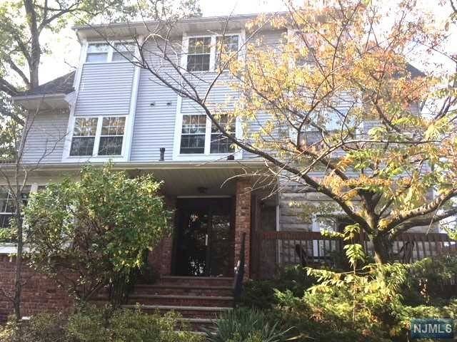 Ridgewood, NJ 07450,20 Corsa Terrace #4