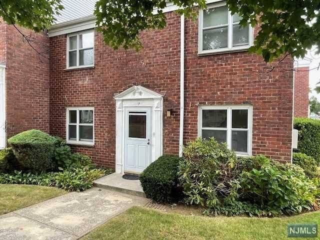 Hackensack, NJ 07601,461 Heath Place #17