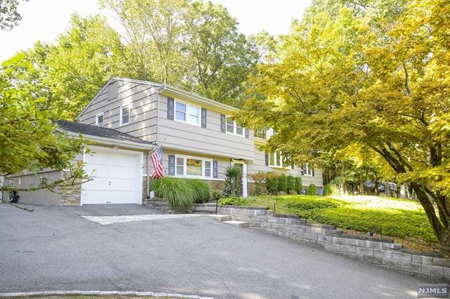 Oakland, NJ 07436,72 Cherokee Trail